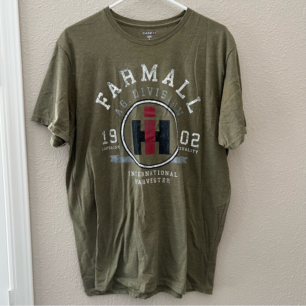Case IH Farmall Men's Graphic Short Sleeve Shirt Size Large